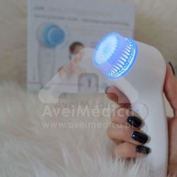 Escova limpeza facial com luz led contra impurezas